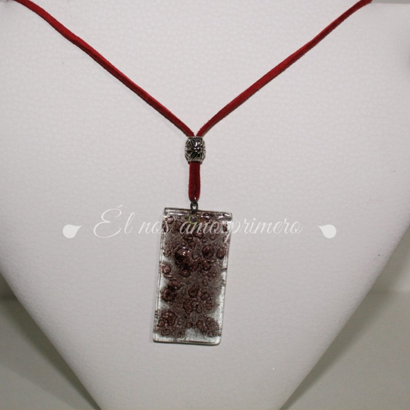 Collar Rectángulo Bordo