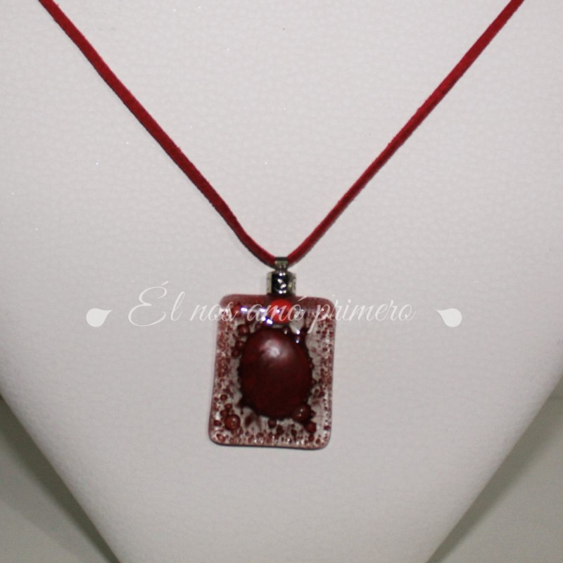 Collar Cuadrado Bordo